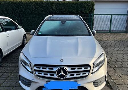Mercedes-Benz GLA 250 4MATIC DCT -