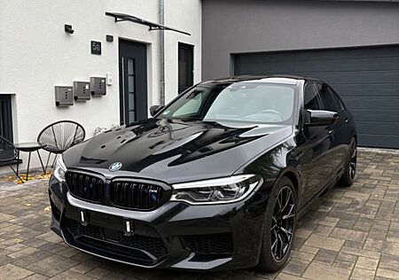 BMW M5 F90 xDrive 305km/h