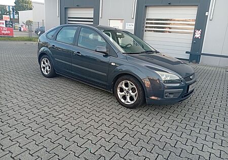 Ford Focus Lim. Sport Klima EFH SITZ. Tüv.
