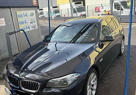 BMW 520d Touring Luxury Line LCI