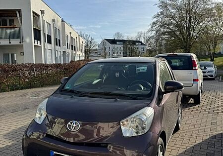 Toyota iQ kompakt, sparsam und ideal für die Stadt