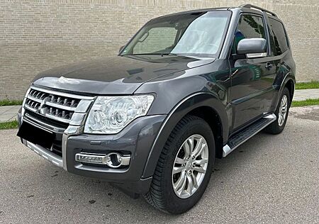 Mitsubishi Pajero 3,2 DI-D 4WD Diamand Edition Xenon LED