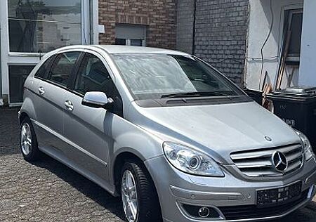 Mercedes-Benz B 200 - AUTOMATIK