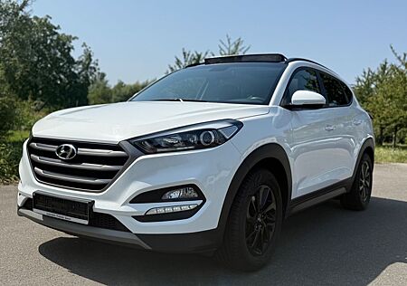 Hyundai Tucson 4WD/Automatik/P.Dach/Navi/R.F.Kam