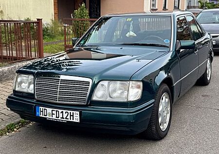 Mercedes-Benz E 220 Limousine