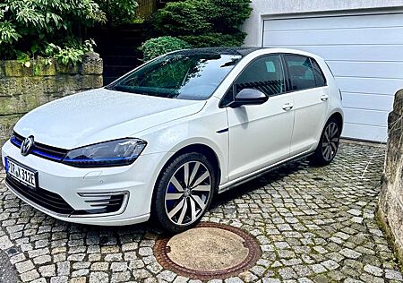 VW Golf Volkswagen 1.4 TSI DSG GTE ACC METALLIC SD 18 ZOLL