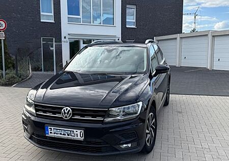 VW Tiguan Volkswagen 2.0 TDI SCR DSG 4MOTION Comfortline C...