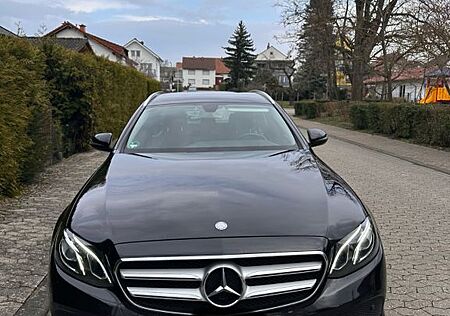 Mercedes-Benz E 200 E200, 8-fach bereift, Nichtraucher