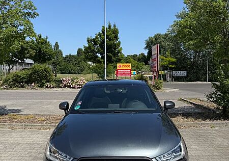 Audi A1 1.4 TDI S-Line, BOSE, Schiebedach, Xenon
