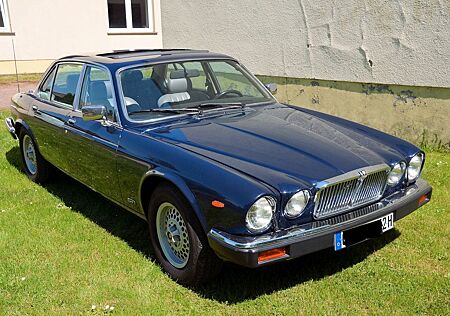 Jaguar XJ12