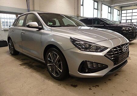 Hyundai i30 /LIMOUSINE/DSG/LANE/ASSIS/TEMP/SHZ/PDC/ALU/