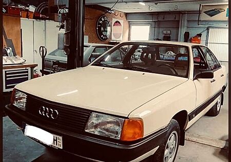 Audi 100 C3 Typ 44 - Oldtimer