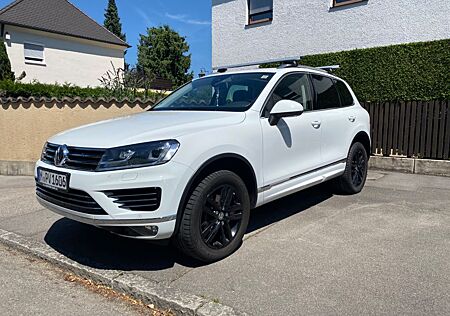 VW Touareg Volkswagen 3.0 V6 TDI SCR Tiptronic R Line mit AHK