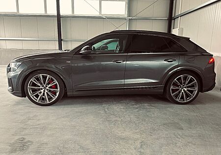 Audi Q8 SUV 55 TFSIe qu. S-line MASSAGE PANO AHK