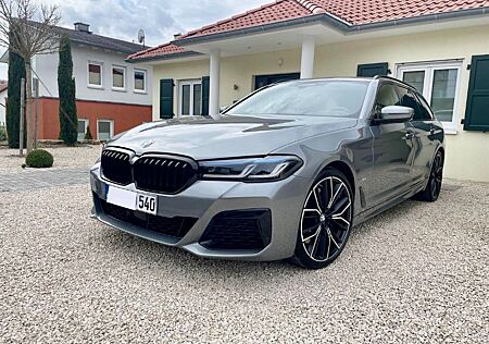 BMW 540d xDrive Touring A -