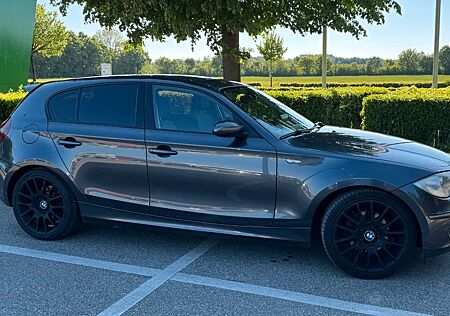 BMW 120d *LCI*PANO*18Zoll*CARPLAY*