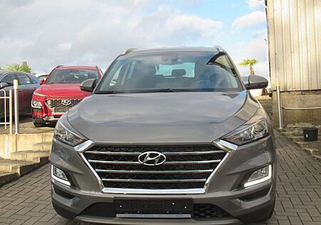 Hyundai Tucson gebraucht kaufen Hyundai Tucson Select 2WD- NAVI-KAMERA-SHZ-LHZ-2.HAND