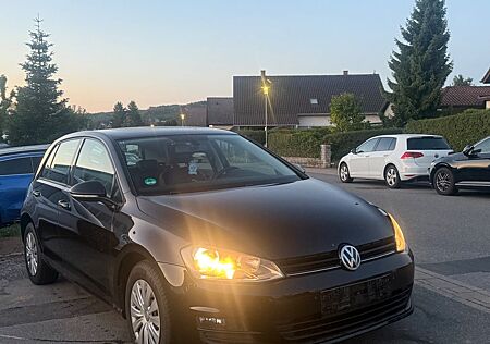VW Golf Volkswagen VII Lim. Comfortline BMT*TÜV*8.2026*NAVI*