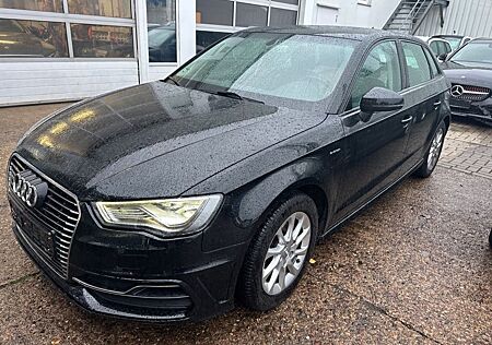 Audi A3 Sportback e-tron attraction DSG