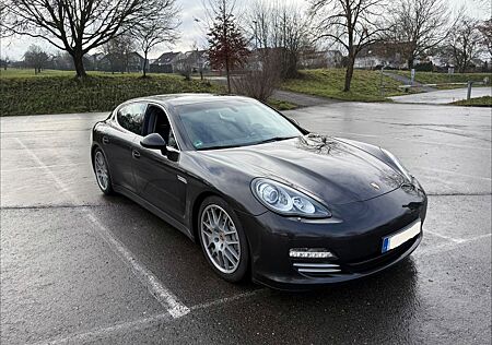 Porsche Panamera 4S mit lückenlosem Scheckheft
