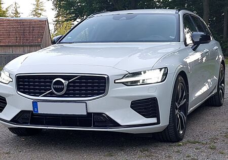 Volvo V60 T8 R Design AWD ACC STDHZ AHK GARANTIE