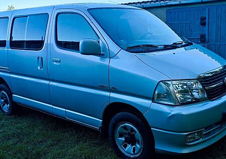 Toyota Hiace GL 4x4 4WD, 2.5l D-4D, 8-Sitzer, Klima