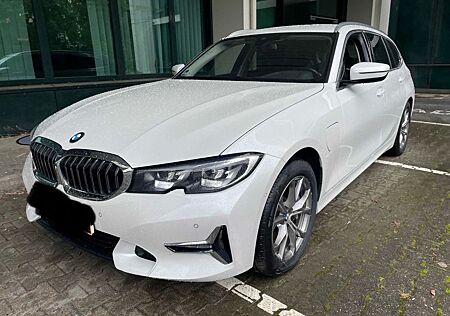 BMW 330 3 Touring e xDrive Luxury Line/HarmanKa/CAM
