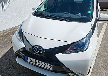 Toyota Aygo (X) Aygo (X) 1,0-l-VVT-i x x