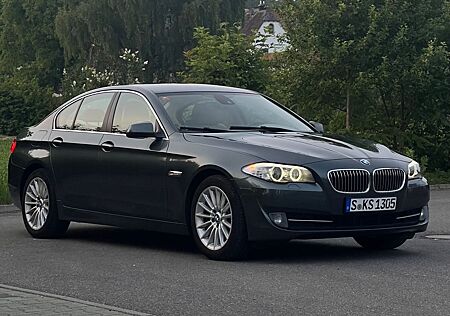 BMW 520i - Business|360*|SoftClose|StandHz|HUD|Leder