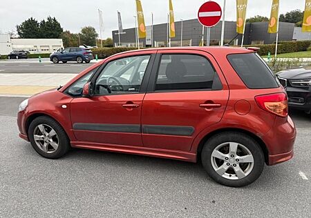 Suzuki SX4 SX*1.HAND* NAVI*SCHECKHEFT*KLIMAAUTOMATIK*