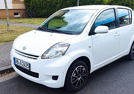 Daihatsu Sirion 1.0 -