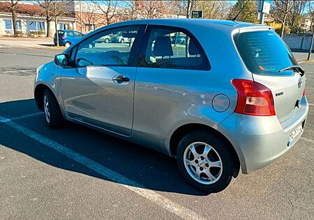 Toyota Yaris 1,0-l-VVT-i Cool Cool