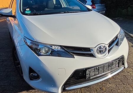 Toyota Auris Touring Sports , 2015, TÜV 06.27