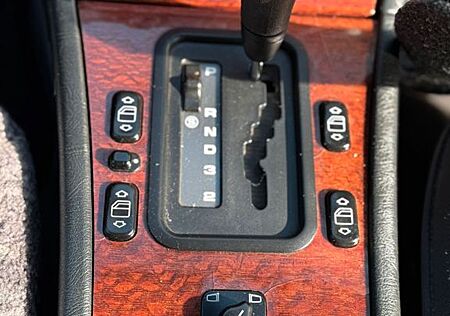 Mercedes-Benz 230