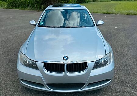 BMW 318i e90 Navi, SHZ, TÜV, Sommer-Winterreifen