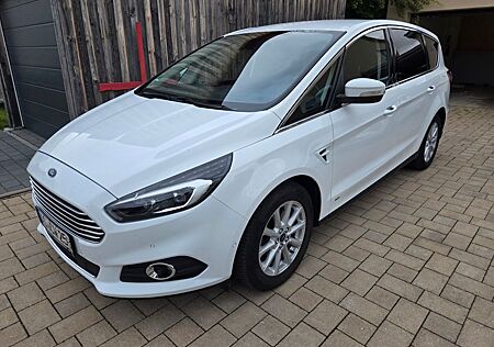Ford S-Max 2,0 TDCi 132kW Titanium PowerShift Tit...