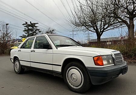 Mercedes-Benz 190 2.6 AUTOMATIK H-KENNZEICHEN/SEHR SAUBER/TOP