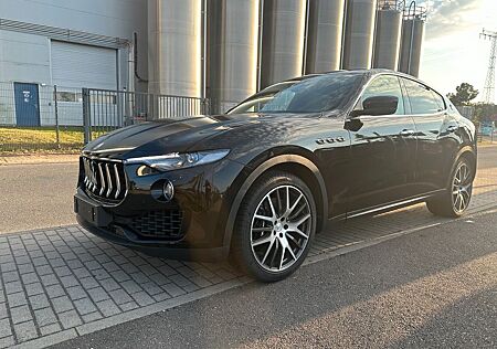 Maserati Levante S/Pano/Leder/Xenon/Navi/Neuer Motor-30tk