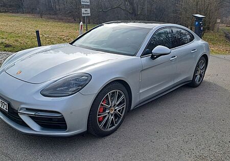 Porsche Panamera turbo, Approved,Service und Reifen neu
