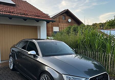 Audi RS3 8V Limousine