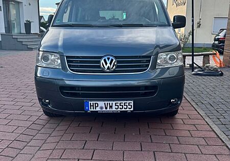 VW T5 Multivan Volkswagen . 2 Schiebetüren, 6 Sitzer Kühlbox