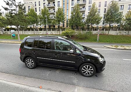 VW Touran Volkswagen 1.6 TDI Highline Bi-Xenon Panorama Kamera