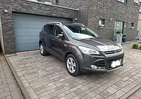 Ford Kuga Titanium 2,0 TDCi, 1. HAND, 8-fach Alu