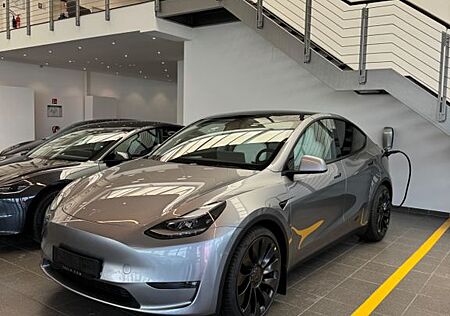 Tesla Model Y Performance *AHK*Camping