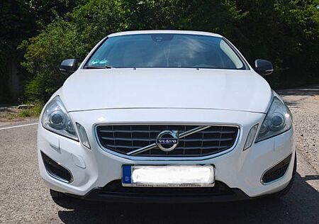 Volvo S60 T5 Momentum 2,5Ltr., 184 KW, Leder, KeylesGo