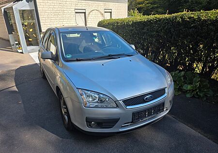 Ford Focus 1,6 Ti-VCT Ghia Ghia