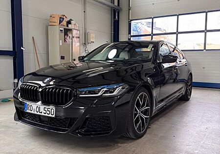 BMW M550i xDrive Massage/Garantie/8fach bereift Uvm.