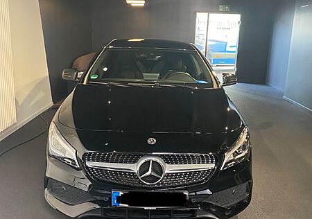 Mercedes-Benz CLA 200 - AMG Command LED PDC