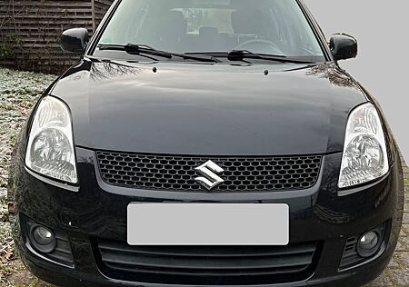 Suzuki Swift 1.3 Black and White in gutem Zustand