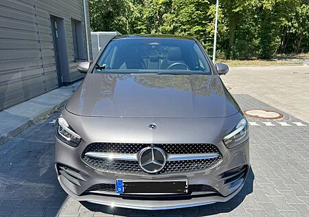 Mercedes-Benz B 220 4MATIC DCT -